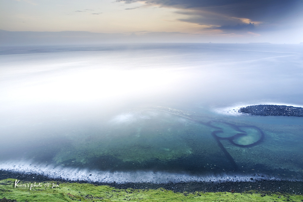 The double-heart shape fish trap is the most beautiful landscape/construction of Penghu county, Taiwan. by Kovis Lo from Flickr