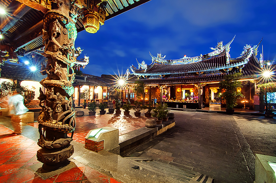 Baoan Temple, Taipei by Daniel Aguilera Sanchez