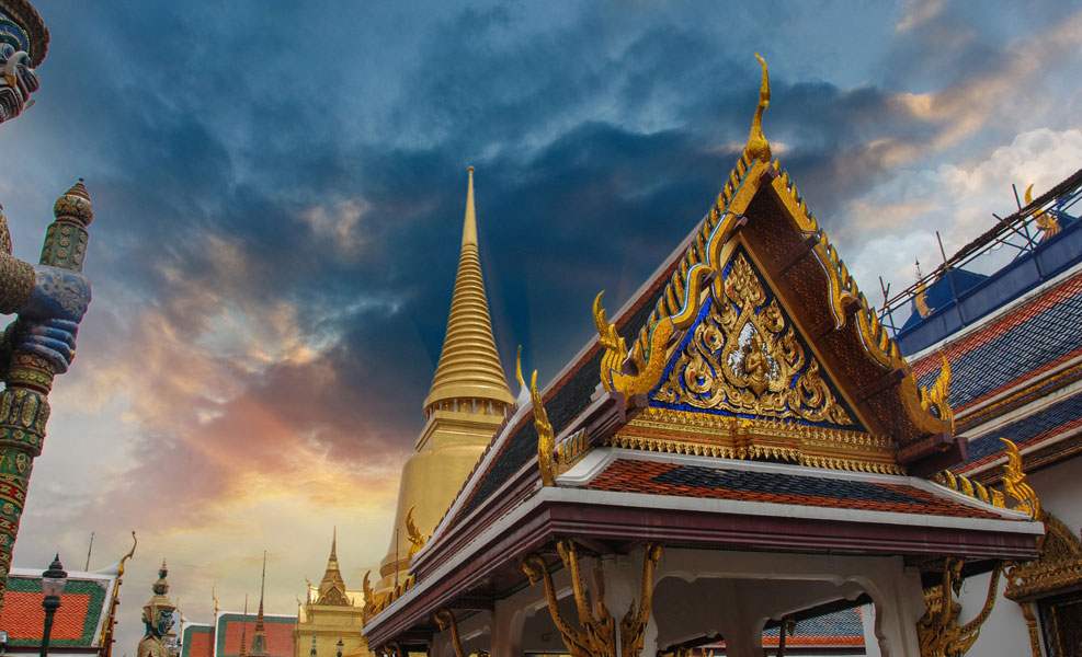 ThailandGoldenTempleatSunset